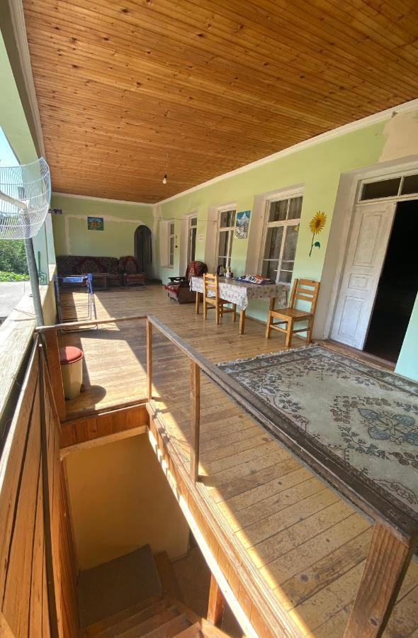 Shaulini Hotel Kashveti Luaran gambar